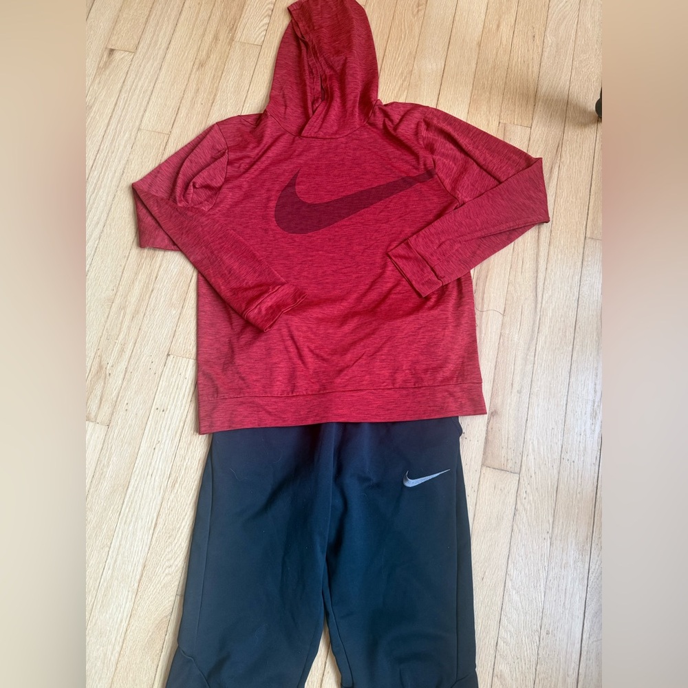 NIKE DRI FIT BOYS set Hooded red top & Black pants Size XL EUC